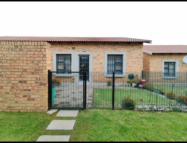 2 BEDROOM CLUSTER FOR SALE IN TERRA NOVA